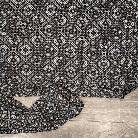 3/$12 Blouse Tunic V Neck Button Down Black Grey White XL-runs small - Picture 11 of 13